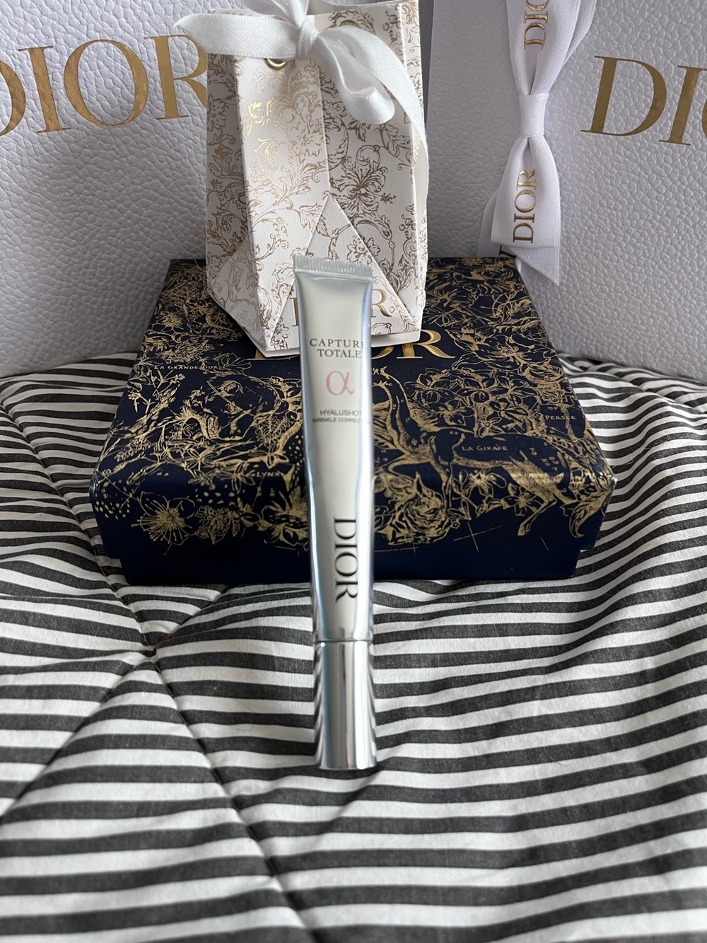 Dior silver Capture Totale Hyalushot.  Wrinkle Correction .  .51 oz.